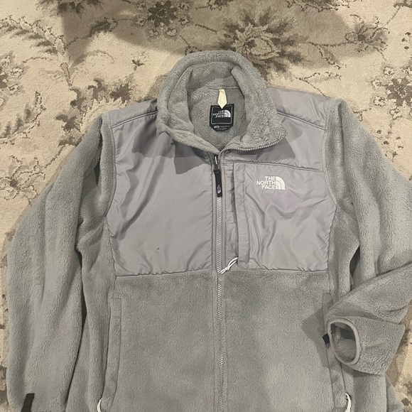The North Face Light Gray Fleece Jacket - Picture 1 of 2